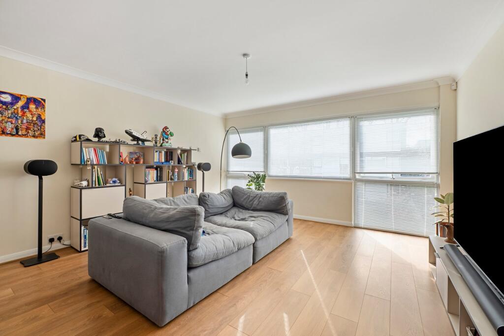 Bankside Close, Carshalton Beeches, Surrey, SM5 photo 2