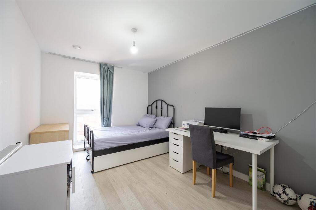 Apartment in Portsmouth - View 3