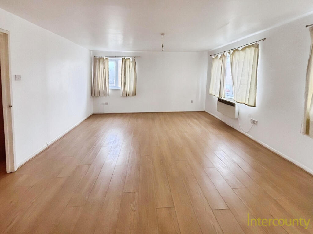Apartment in Harlow, Essex - View 4