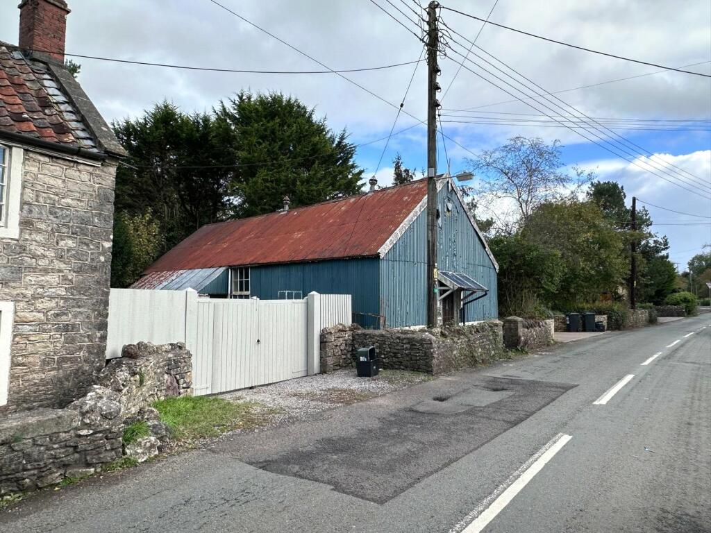 Former Social Club with potential for a range of uses