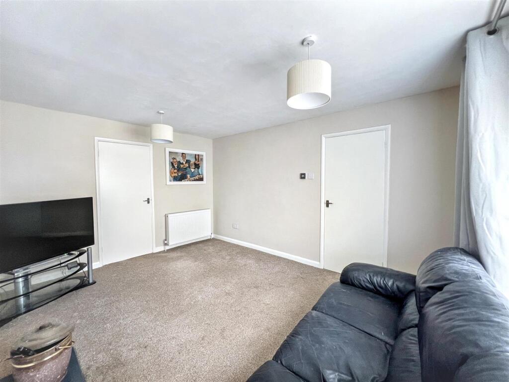 Mill Road, Bozeat, Wellingborough - View 6