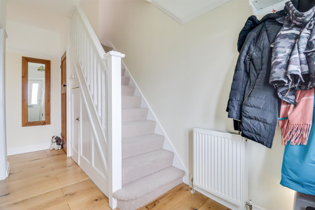 Arterial Road/A127, Leigh-On-Sea photo 3