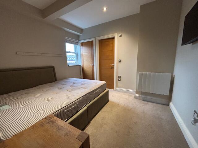 Apartment in Swindon - More