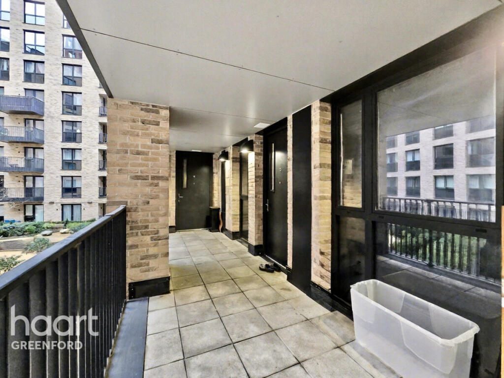 2-bed apartment on Healum Avenue, London, £375,000