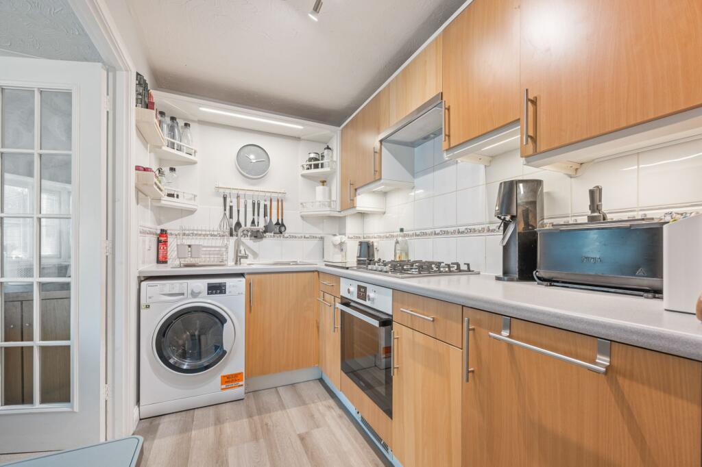 Apartment in Bear Cross, Bearwood, Poole - View 3