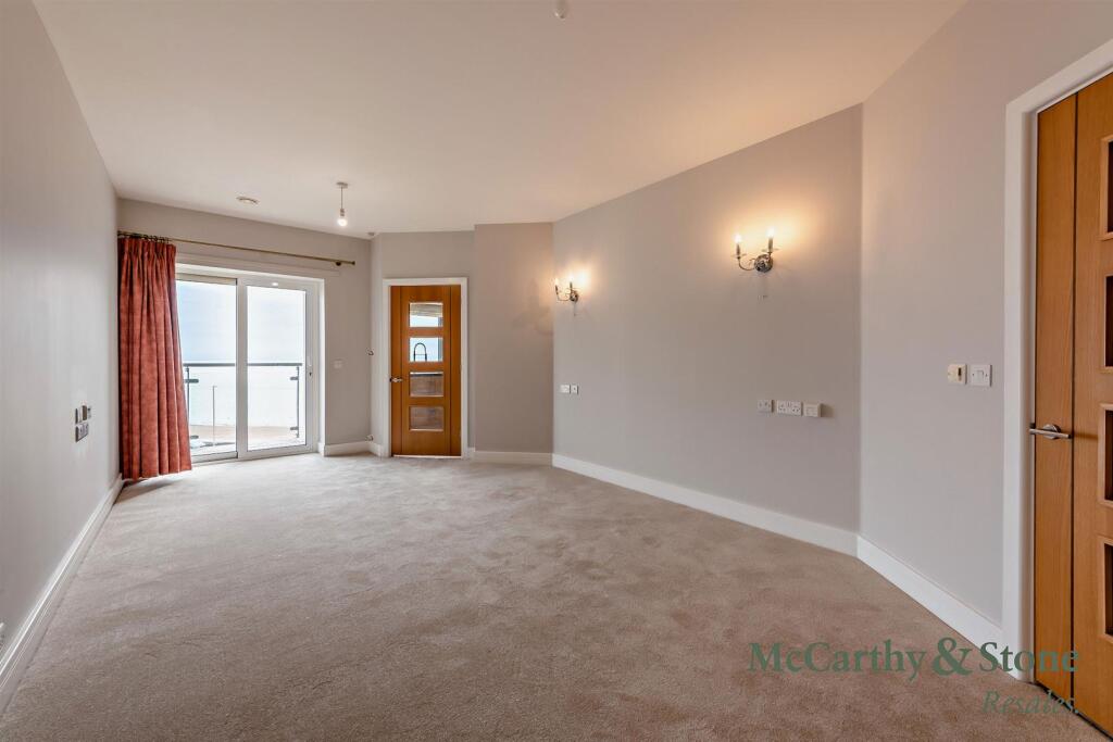 Apartment in Lewes, Seaford - More