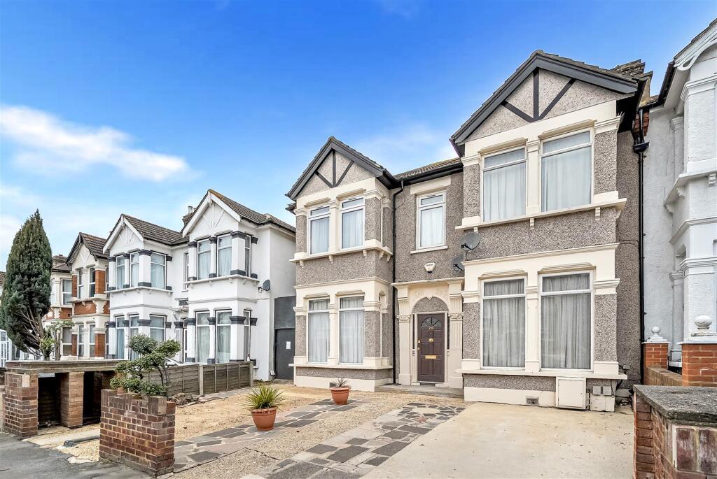 Main image of property: De Vere Gardens, Ilford