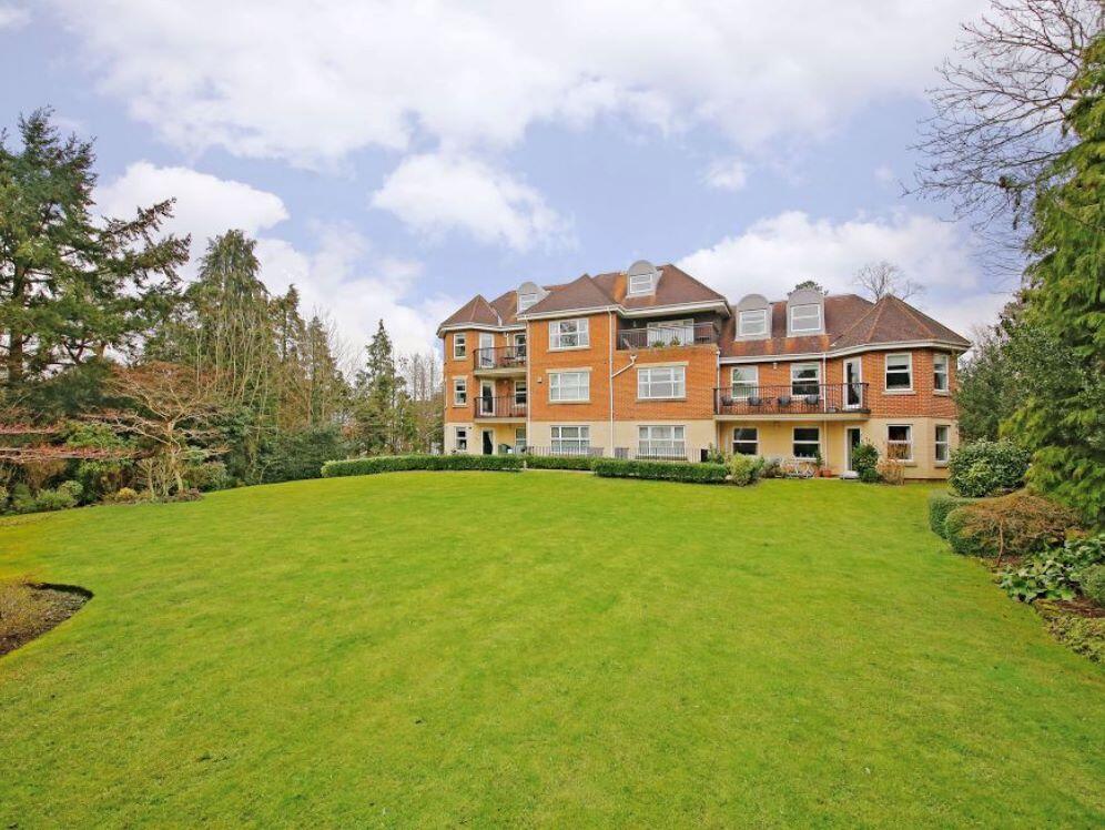 Main image of property: Flat 9 Latimer Place, 40 Eastbury Avenue, Northwood, Middlesex, HA6 3FD