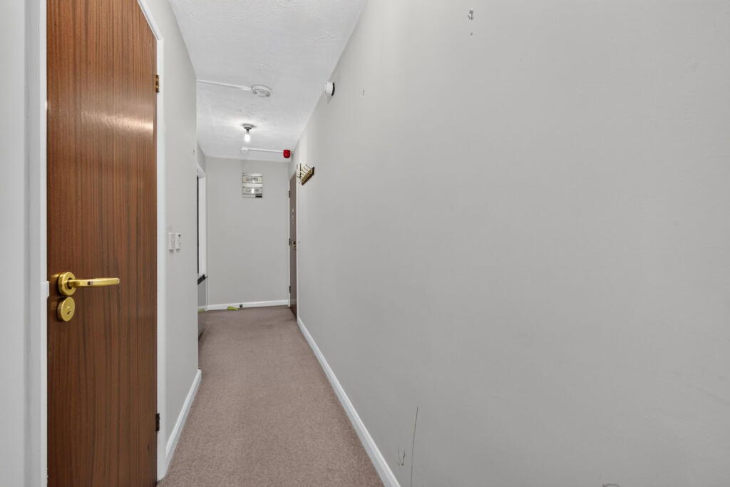 Apartment in Kettering, North Northamptonshire - View 5