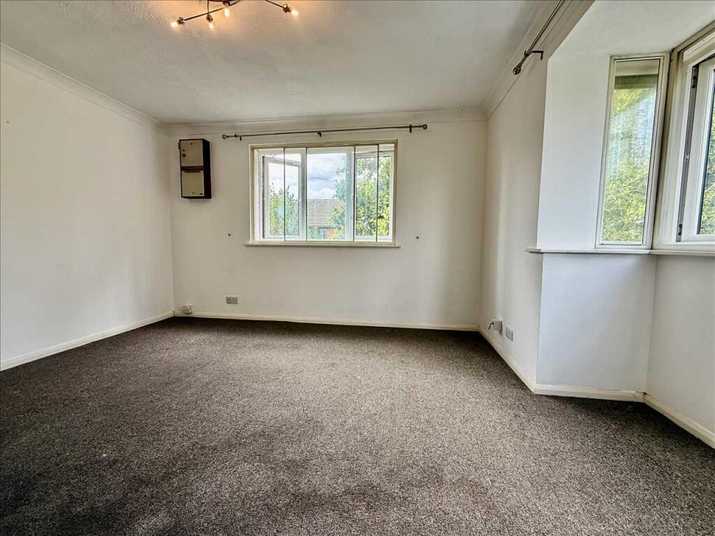 Apartment in Spelthorne, Surrey - View 5
