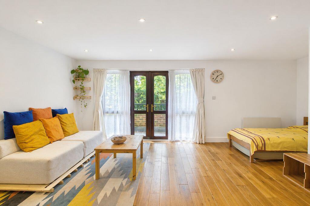Main image of property: Fletcher Street, E1