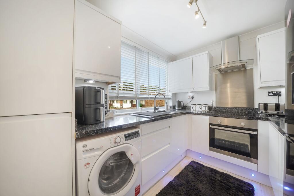 Apartment in Croydon - View 5