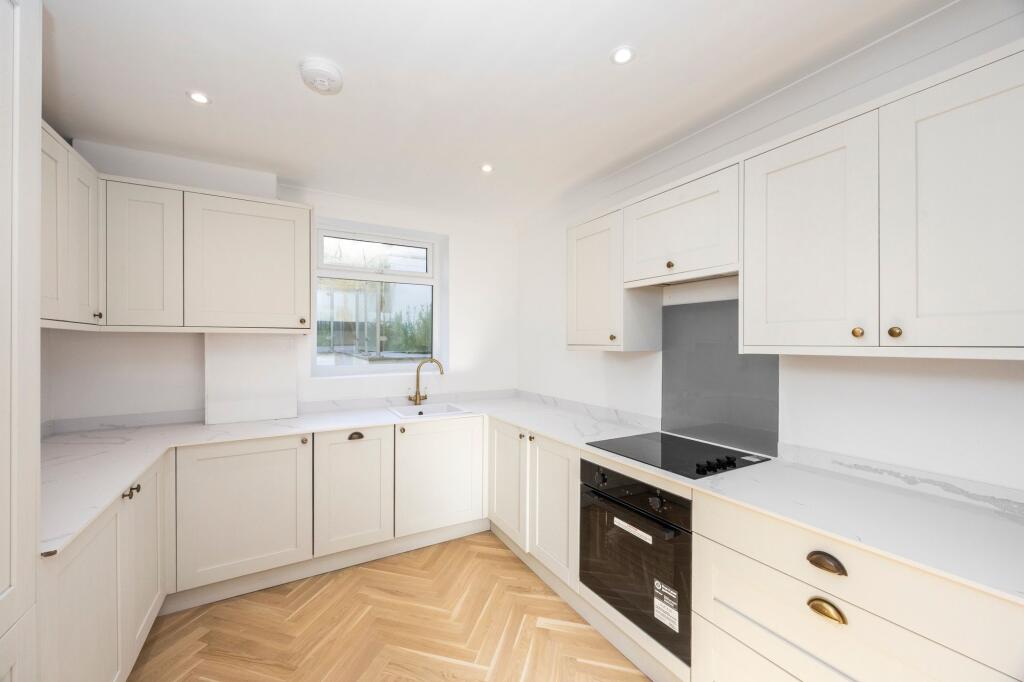 House in Brighton, Whitehawk - View 2