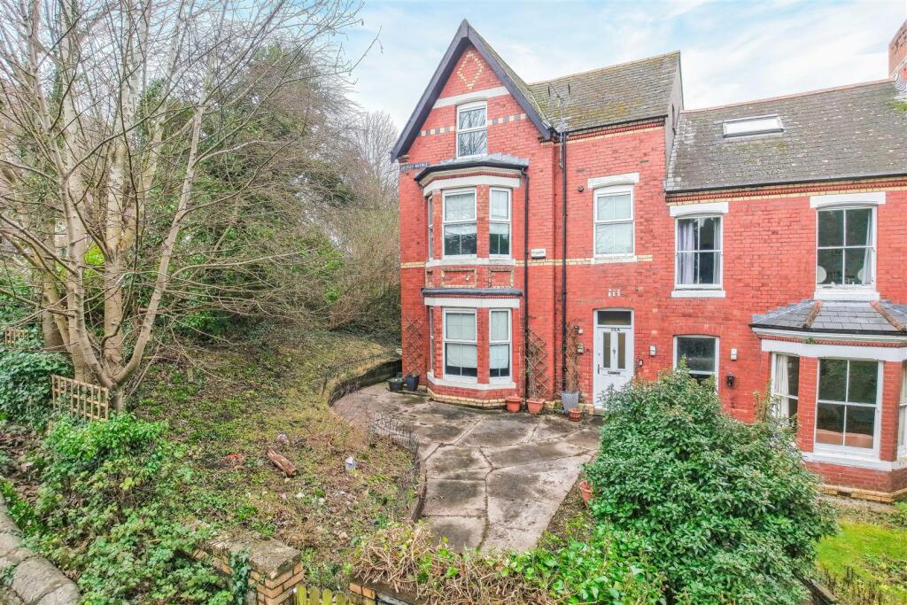 Main image of property: 25 Church Avenue, Penarth, CF64 1AZ