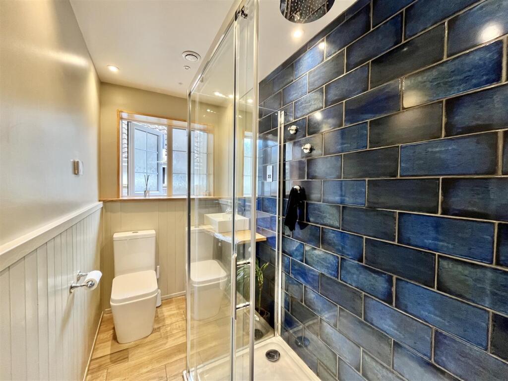 Knowle Road, Fairlight - More