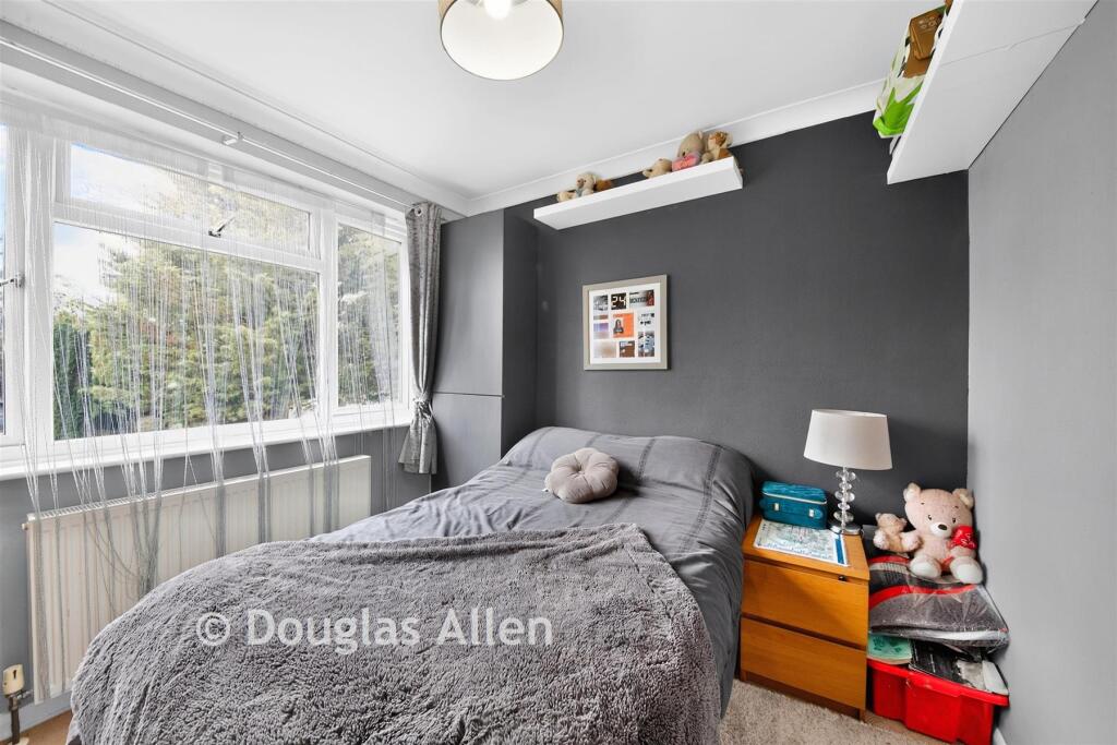 House in Romford - More