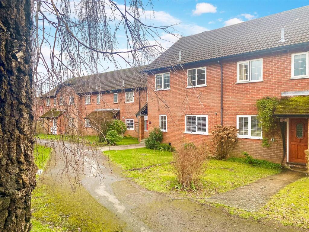 3-bed terraced on Chalcraft Close, Liphook, £375,000
