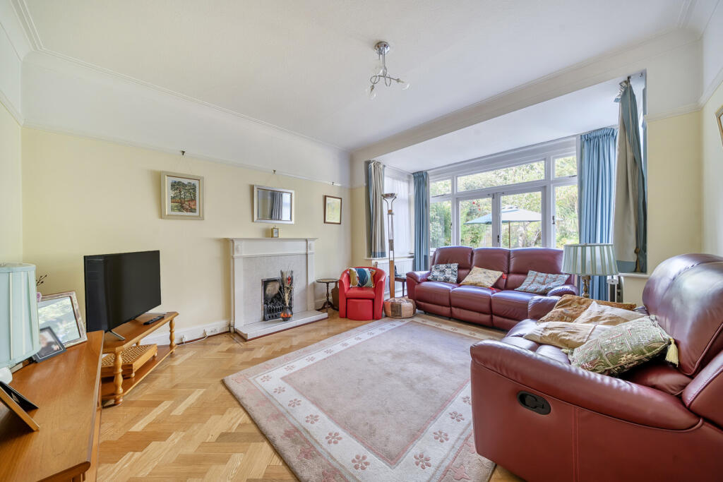 Hillcrest Avenue, Pinner photo 2