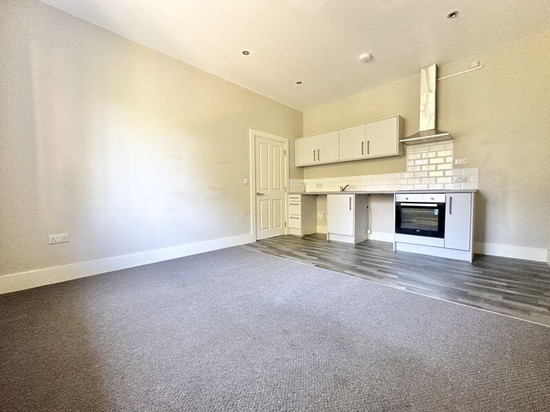 Apartment in Grimsby, Wellow - View 2