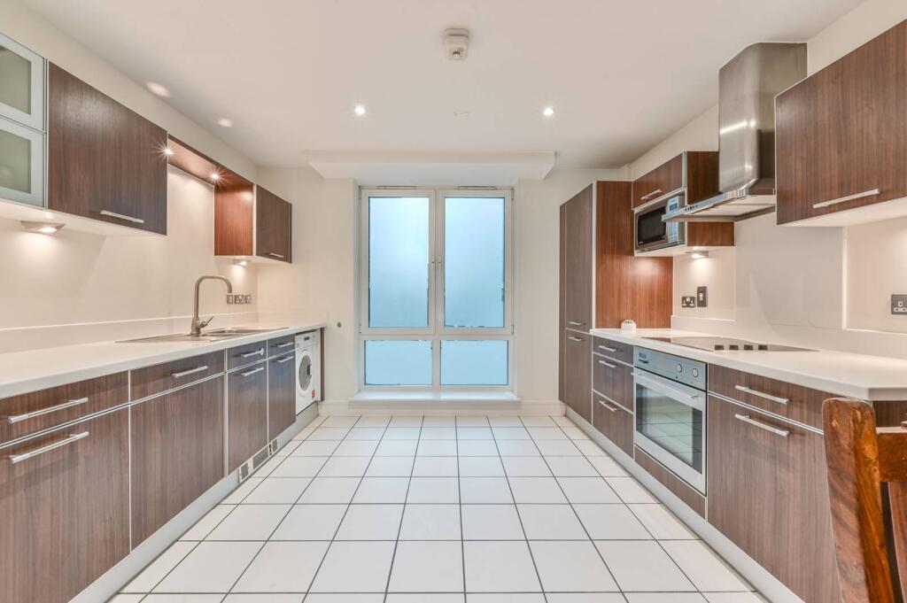 2-bed flat on Albert Embankment, Vauxhall, London, SE1, £875,000