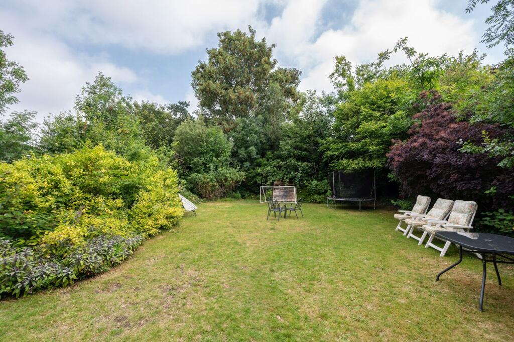 Apartment in Sutton - View 5