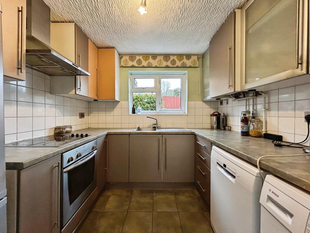 Lawrence Close, Amesbury, SP4 photo 3