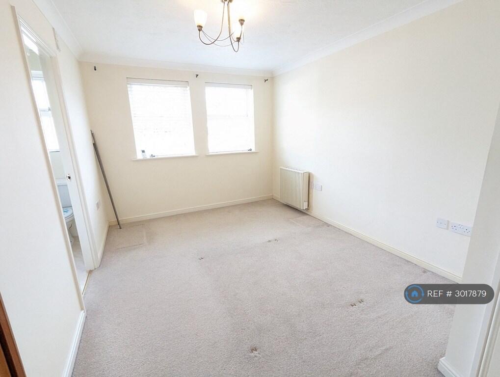 Apartment in Reading - View 4