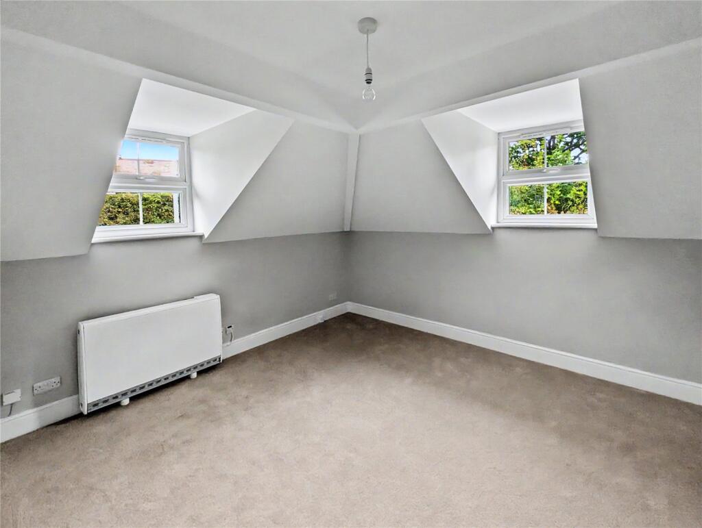 Apartment in Reading - View 5