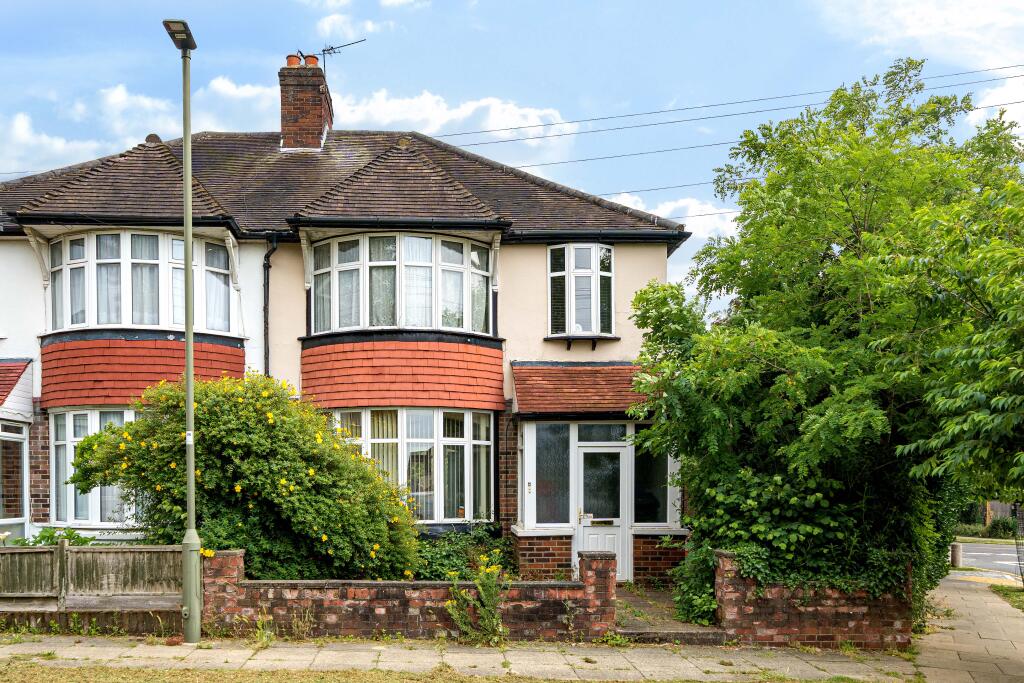 3-bed semi-detached on Raleigh Drive, Whetstone, London, Greater London, N20, £725,000