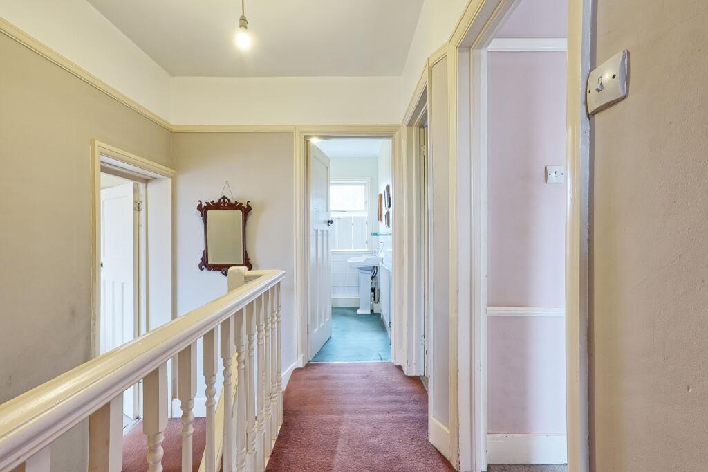 House in Rochford, Rayleigh - More