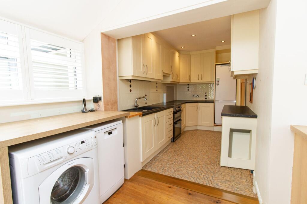 House in Hart, Fleet - More