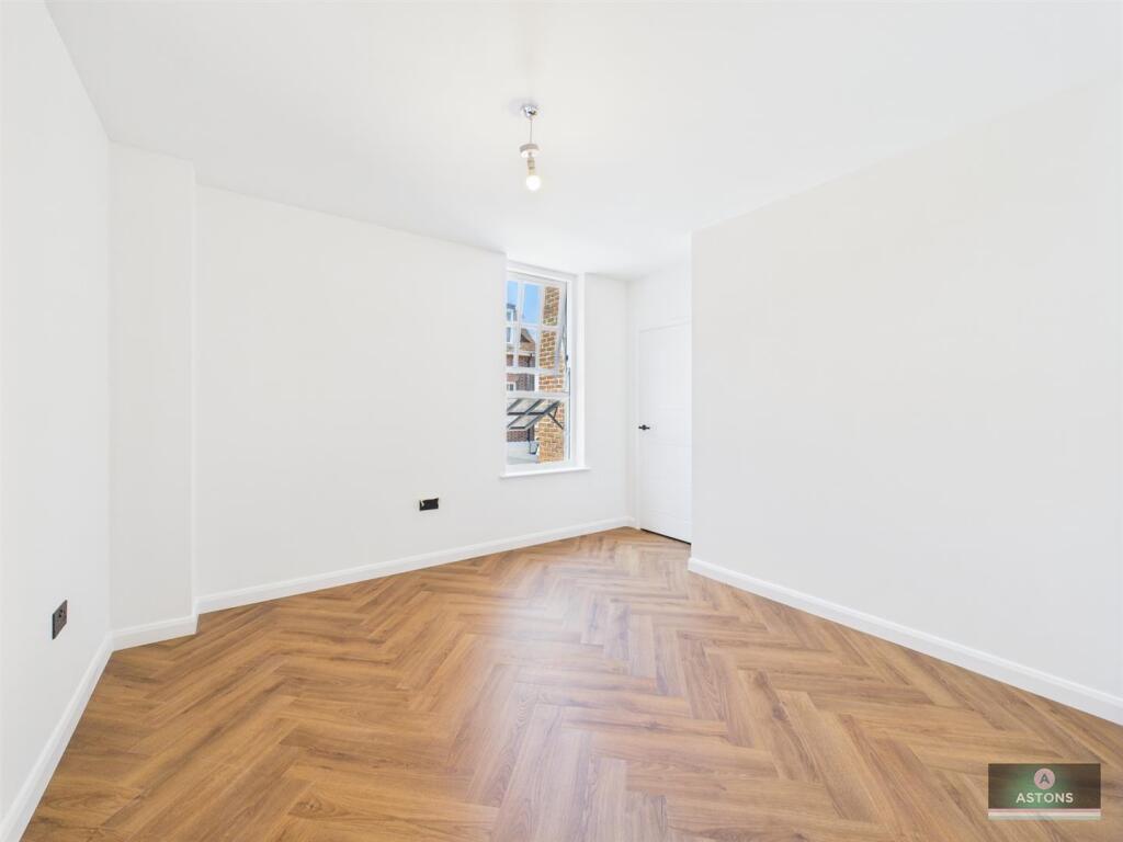 Apartment in Crawley, West Green - View 6