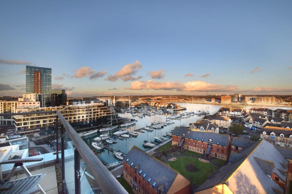 3-bed flat on Sapphire Court, Ocean Way, Ocean Village, Southampton, £650,000