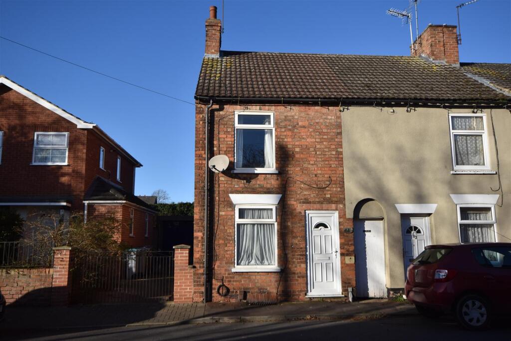 2-bed terraced on Whitfield Street, Newark, £145,000