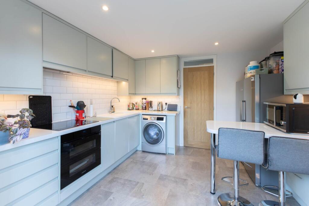 Fenhurst Close, Horsham - More
