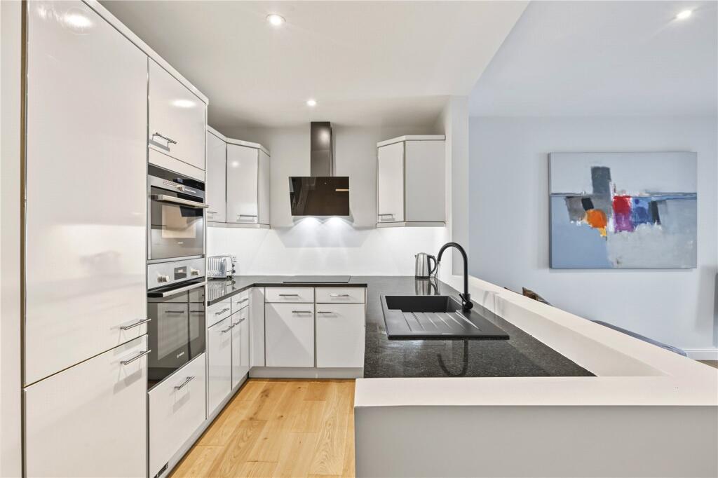 Apartment in London - View 5