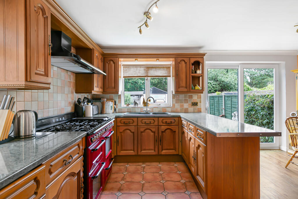 Ashridge Way, Sunbury-on-Thames, Surrey, TW16 photo 4