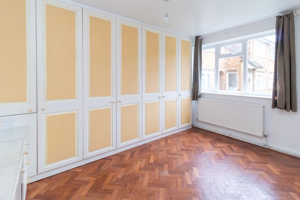 Heronsgate, Edgware, HA8 photo 4