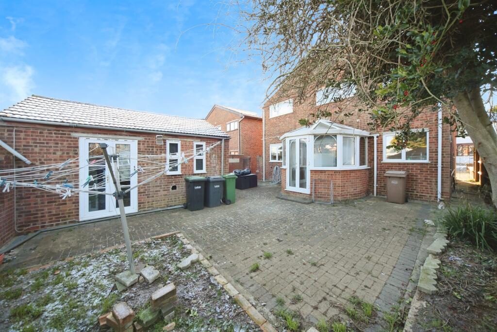 Capron Road, Luton photo 2