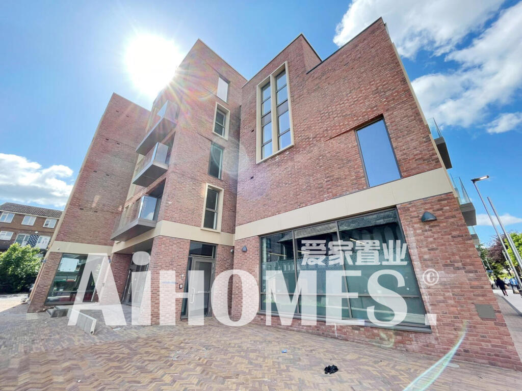Main image of property: Modern 2B2B Apartment | Valiant House | Altrincham WA14| 73730VH