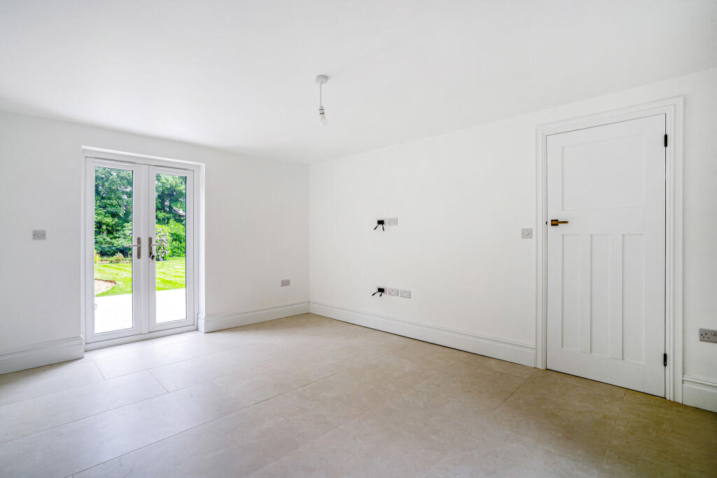 House in Hart, Fleet Blue Triangle, Fleet - View 6