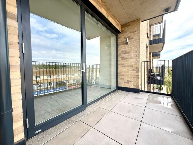 Apartment in Ilford - More