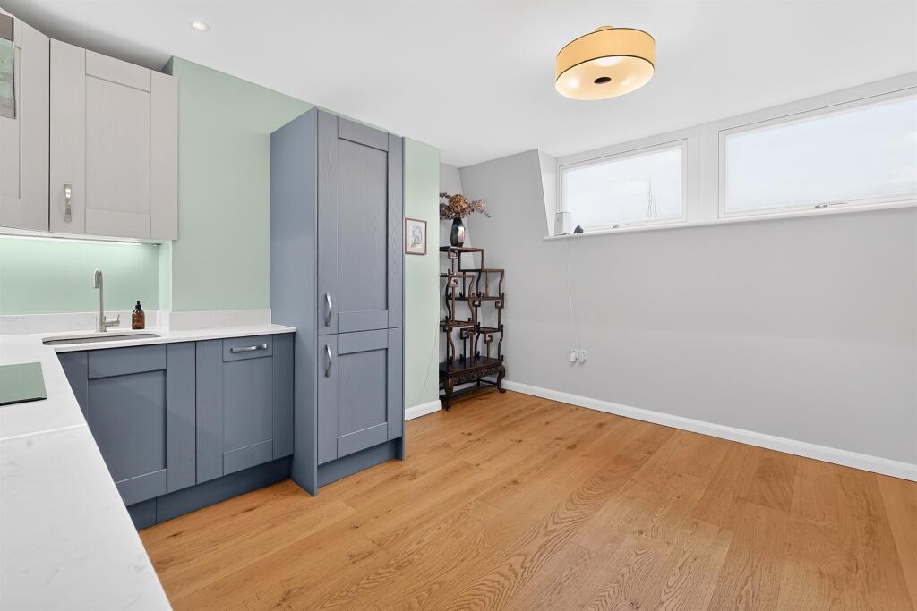 Apartment in London - More