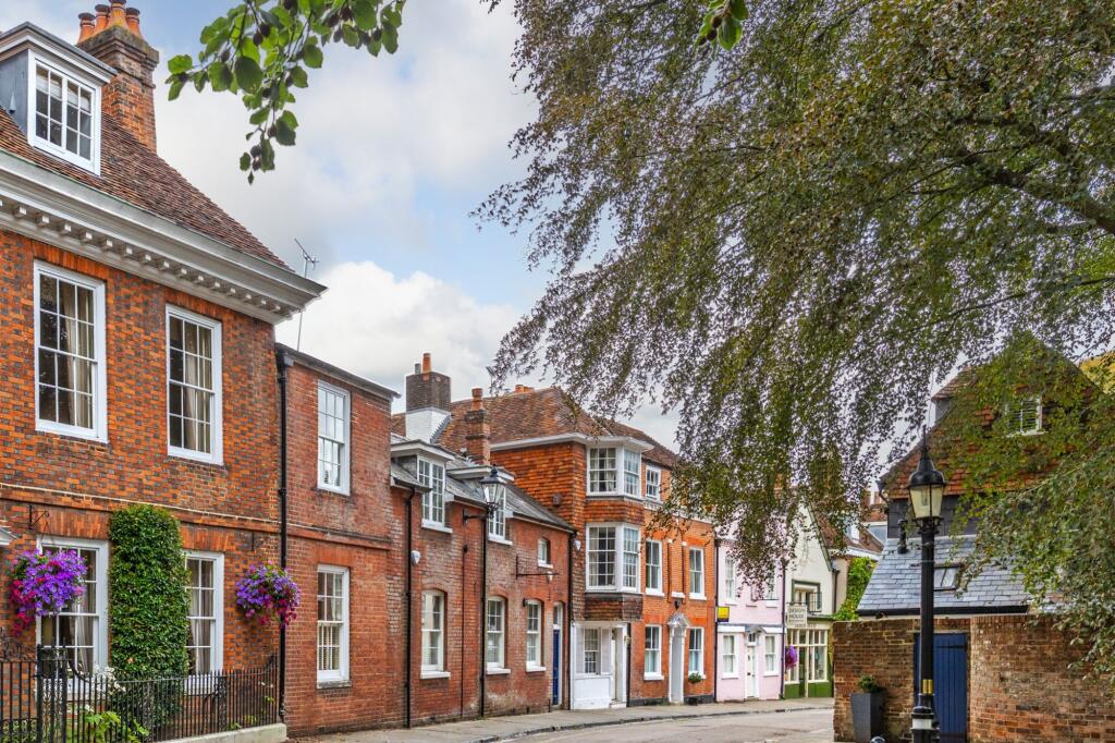 House in Winchester, The Close - View 2
