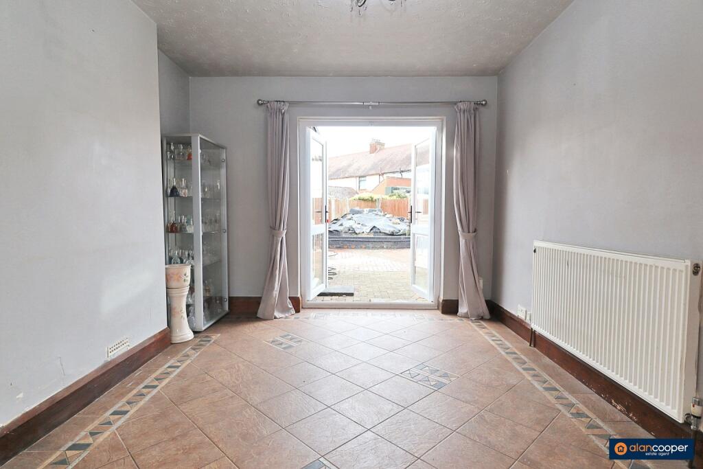 House in Nuneaton and Bedworth, Warwickshire - More
