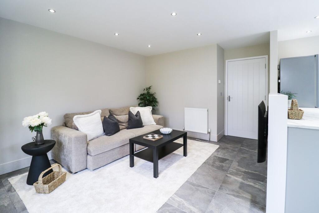 House in Northampton, West Northamptonshire - More