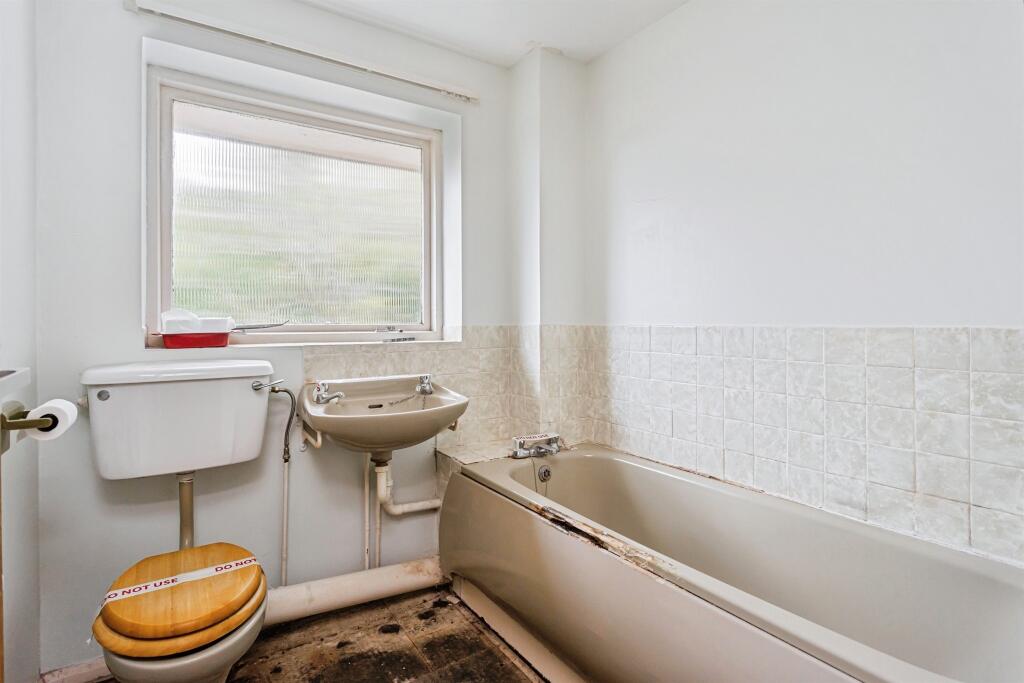 House in Mid Sussex, Haywards Heath - More