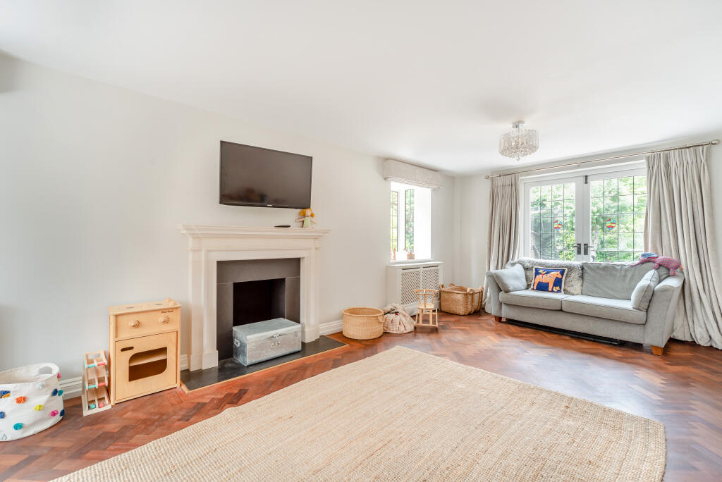 House in Bray, Windsor and Maidenhead - More