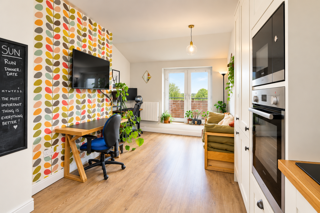 Weekday Cross Building property thumbnail 2