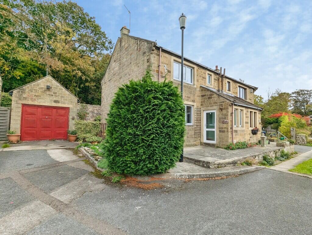 3-bed semi-detached on Orchard Close, Summerbridge, £260,000